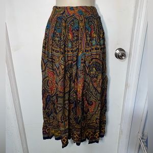Flowy pleated Chaus skirt- size 6! Super flattering!